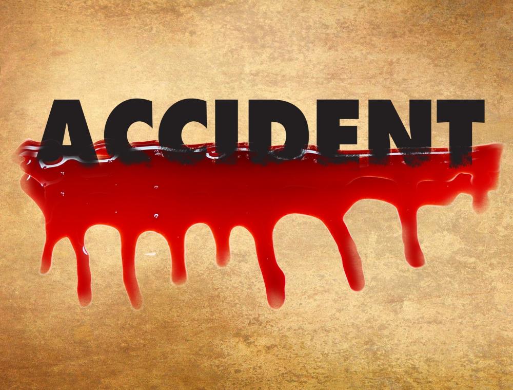 The Weekend Leader - 2 killed, 24 injured as mini bus overturns on expressway
